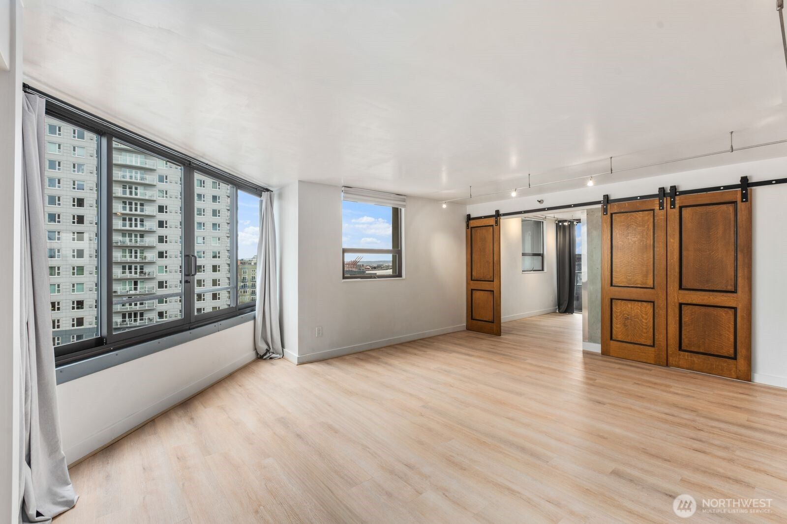 2621 2nd Avenue Seattle WA 98121