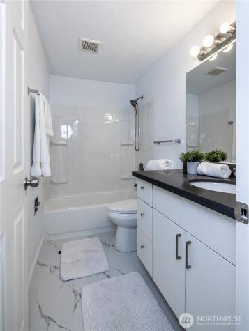 2100 N 106th Seattle WA 98133