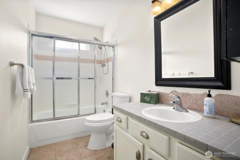2117 N 107th Street Seattle WA 98133