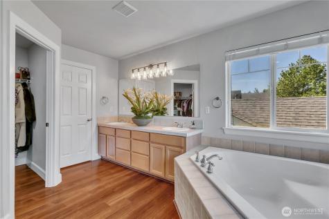 4933 Diana Court SE Auburn WA 98092
