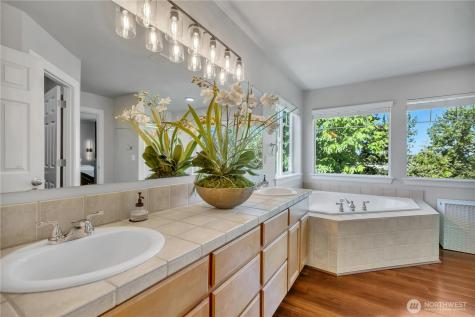 4933 Diana Court SE Auburn WA 98092
