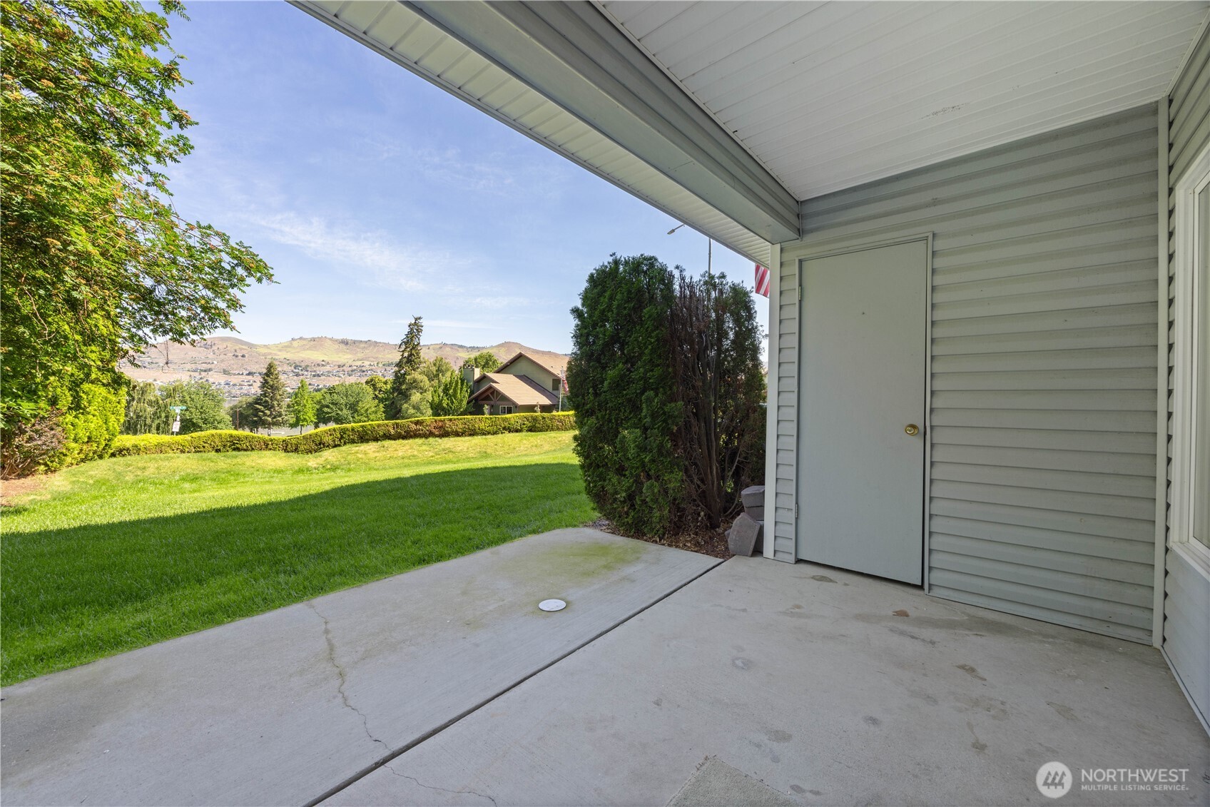 2307 W Woodin Avenue Chelan WA 98816