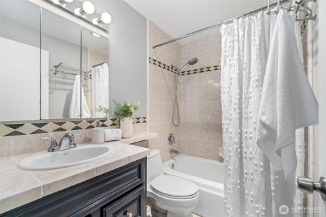 75 E Lynn Street Seattle WA 98102