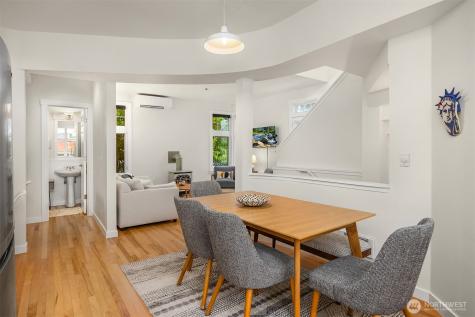 672 Madison Avenue N Bainbridge Island WA 98110