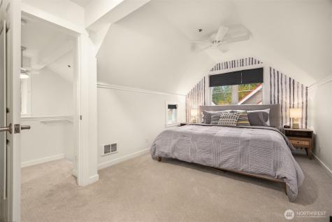 672 Madison Avenue N Bainbridge Island WA 98110