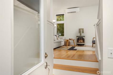 672 Madison Avenue N Bainbridge Island WA 98110