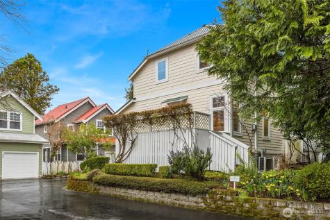 672 Madison Avenue N Bainbridge Island WA 98110