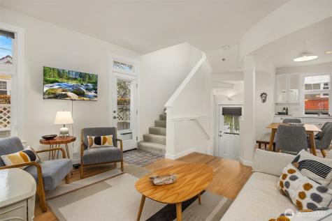 672 Madison Avenue N Bainbridge Island WA 98110