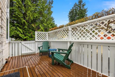672 Madison Avenue N Bainbridge Island WA 98110