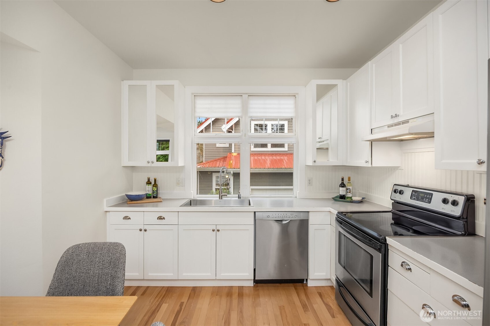 672 Madison Avenue N Bainbridge Island WA 98110