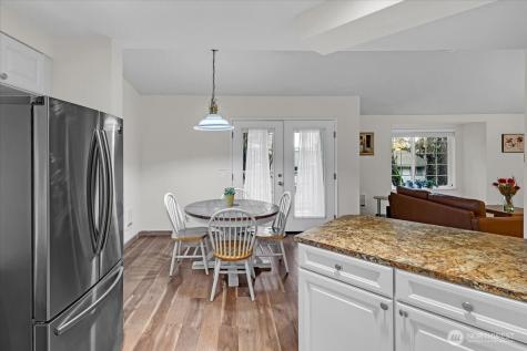 8653 Avondale Rd NE Redmond WA 98052