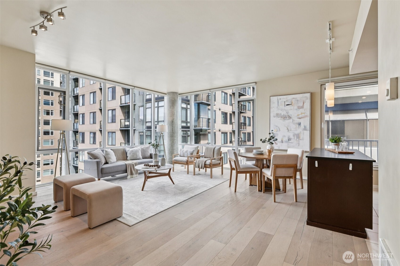 76 Cedar Street Seattle WA 98121