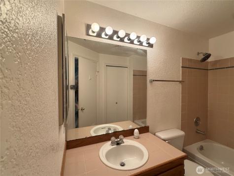 23960 58th Court Kent WA 99032