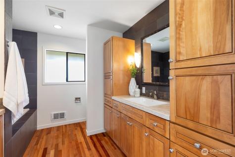 832 Lake Street S Kirkland WA 98033