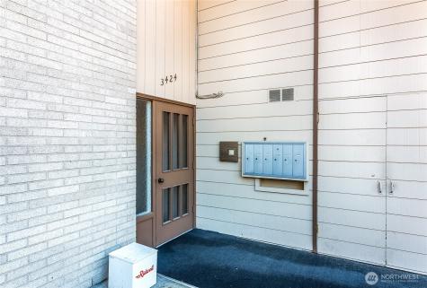 3424 25th Avenue W Seattle WA 98199