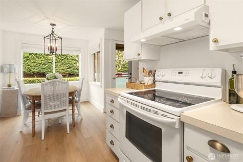 7021 Sand Point Way NE Seattle WA 98115