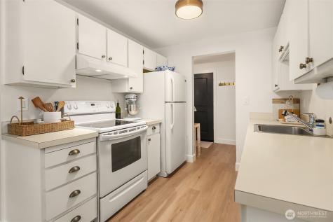 7021 Sand Point Way NE Seattle WA 98115