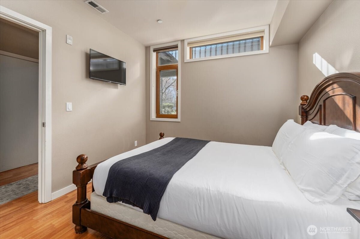 2220 W Woodin Avenue Chelan WA 98816