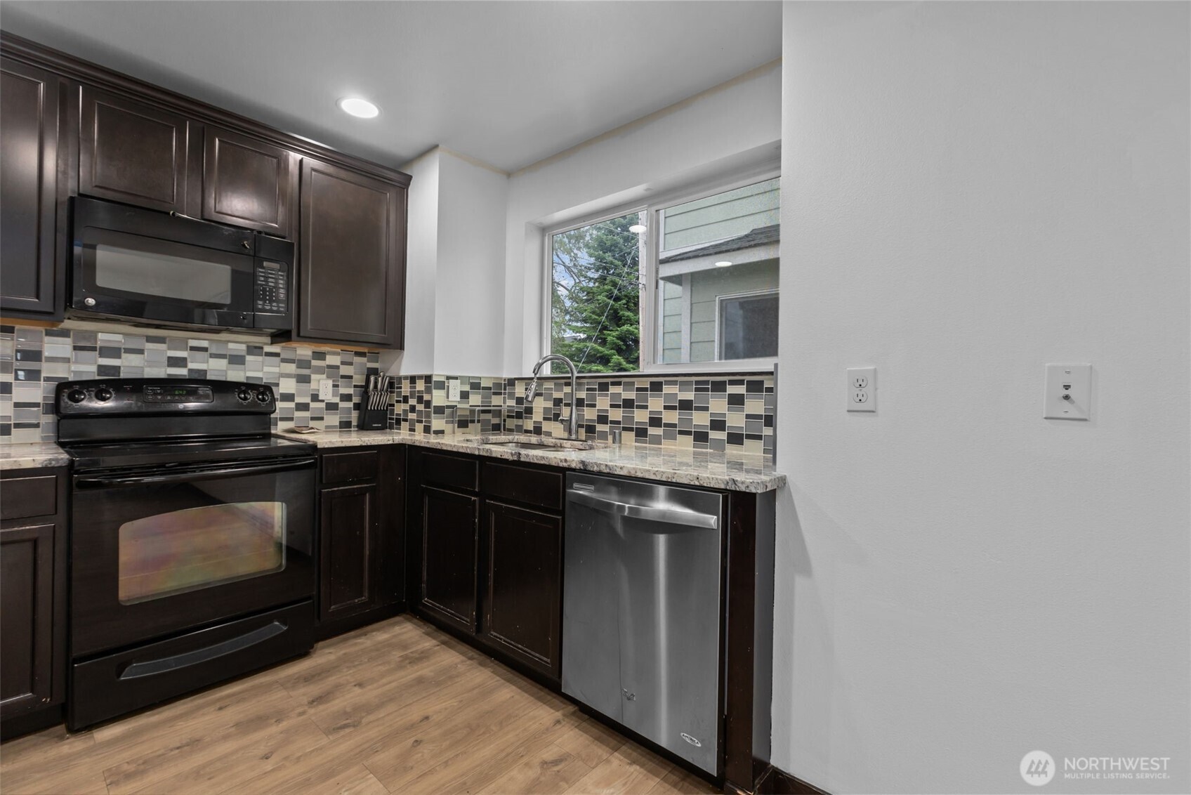 1118 Chestnut Court Everett WA 98201