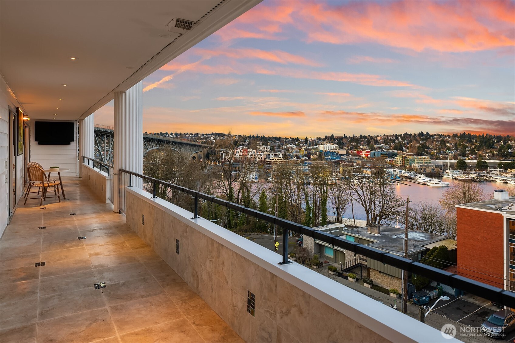 2565 Dexter Ave N Seattle WA 98109