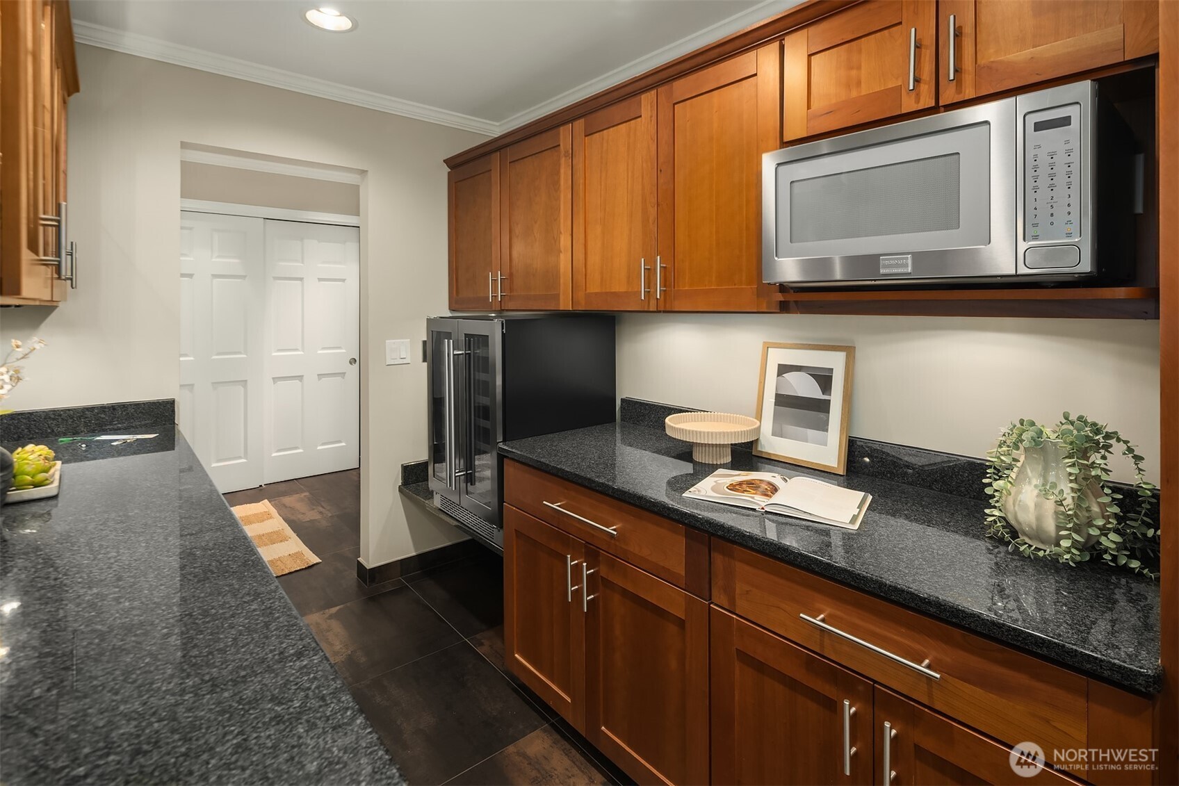 2565 Dexter Ave N Seattle WA 98109