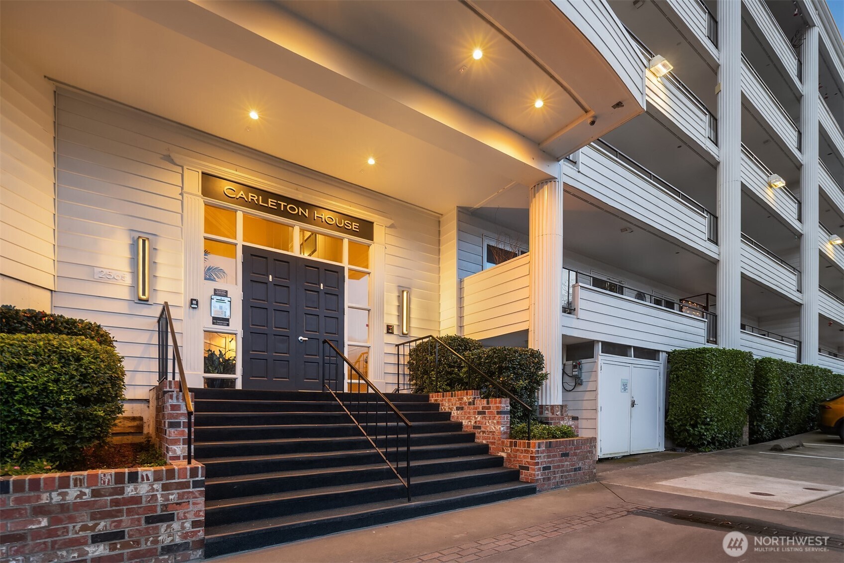 2565 Dexter Ave N Seattle WA 98109