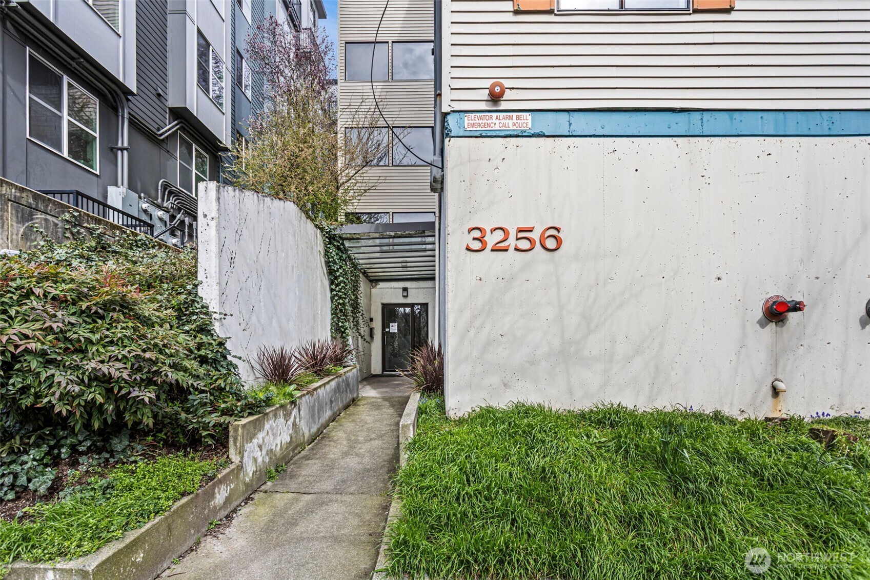3256 SW Avalon Way Seattle WA 98126