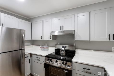 3256 SW Avalon Way Seattle WA 98126
