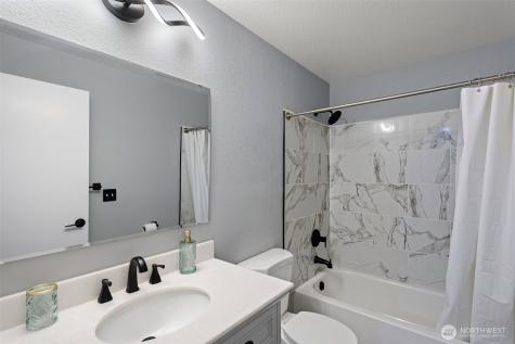 3256 SW Avalon Way Seattle WA 98126