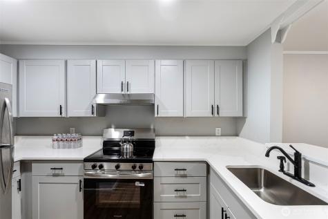 3256 SW Avalon Way Seattle WA 98126