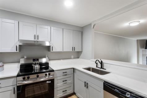 3256 SW Avalon Way Seattle WA 98126