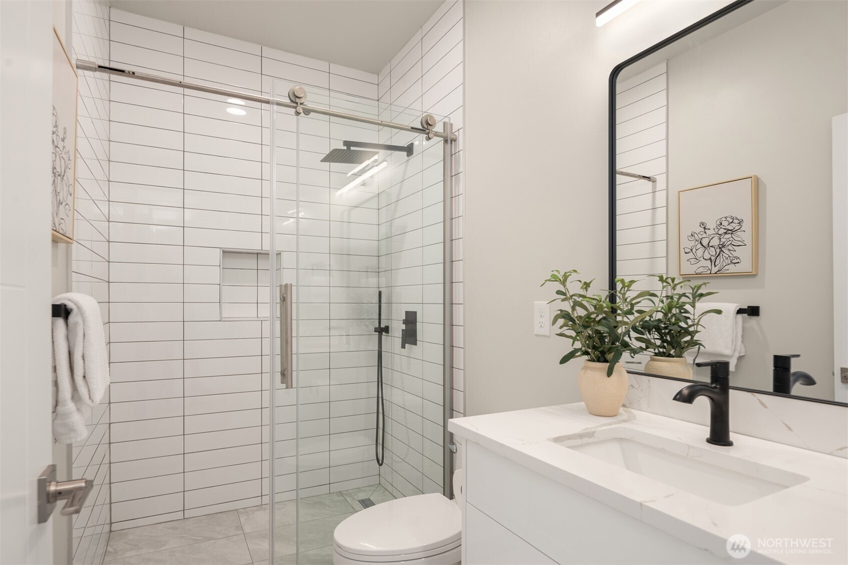 9846 62nd Avenue S Seattle WA 98118