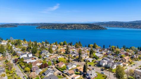 9846 62nd Avenue S Seattle WA 98118