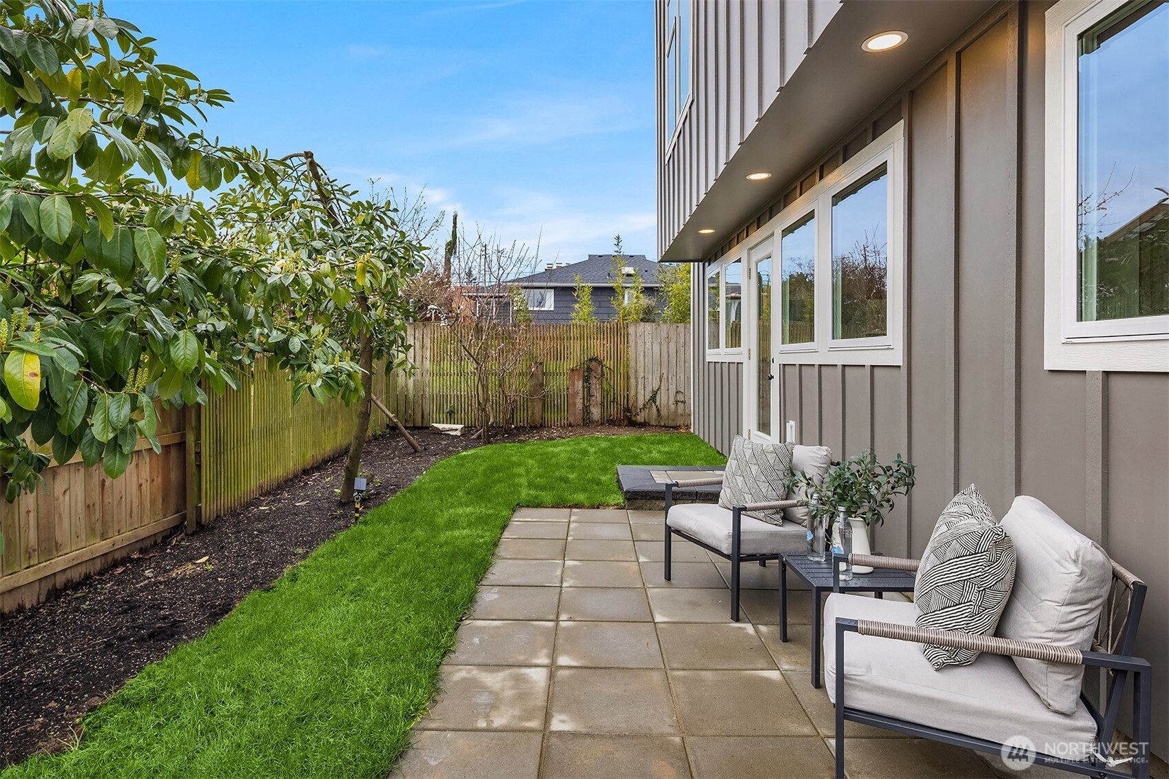 7521 12th Avenue NW Seattle WA 98117