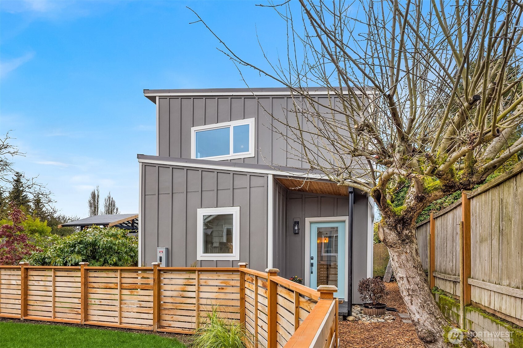 7521 12th Avenue NW Seattle WA 98117