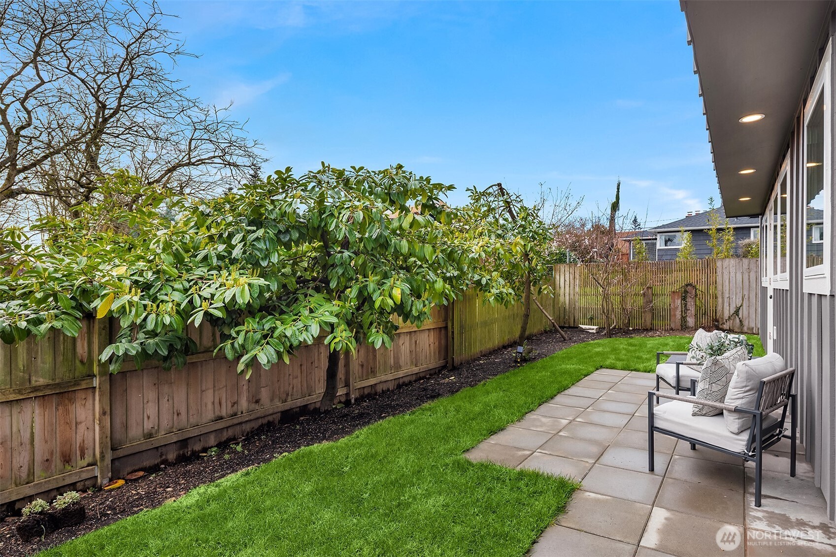7521 12th Avenue NW Seattle WA 98117