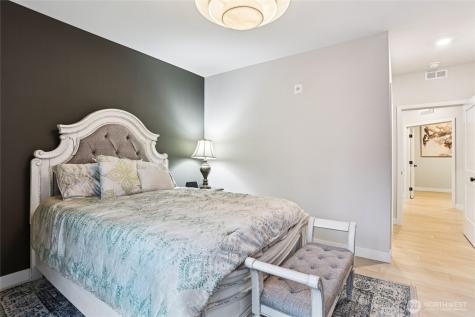 14598 Westminster Way N Shoreline WA 98133