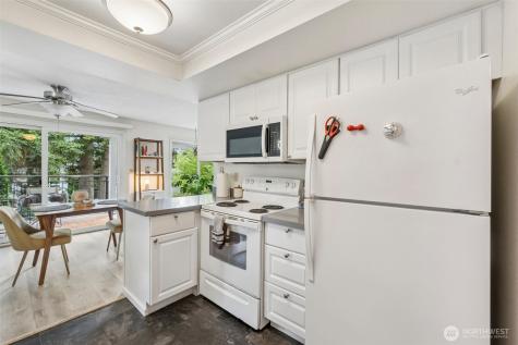 15214 NE 8th Street Bellevue WA 98005