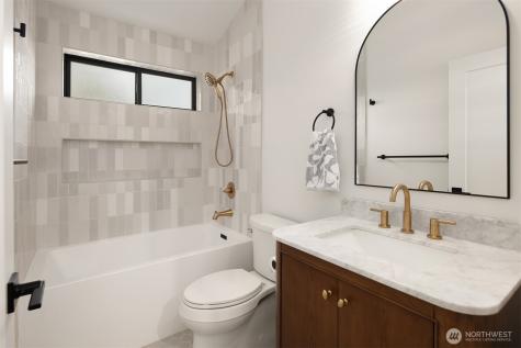 4009 33rd Avenue W Seattle WA 98199