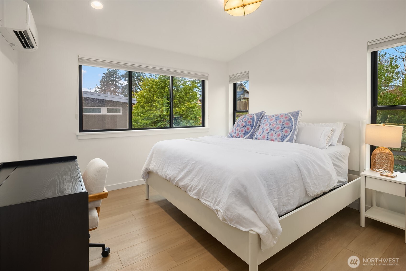 4009 33rd Avenue W Seattle WA 98199