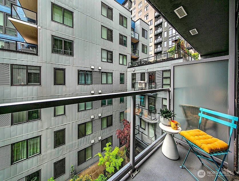 76 Cedar Street Seattle WA 98121