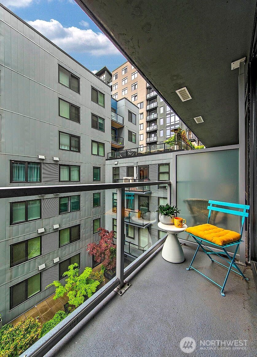 76 Cedar Street Seattle WA 98121