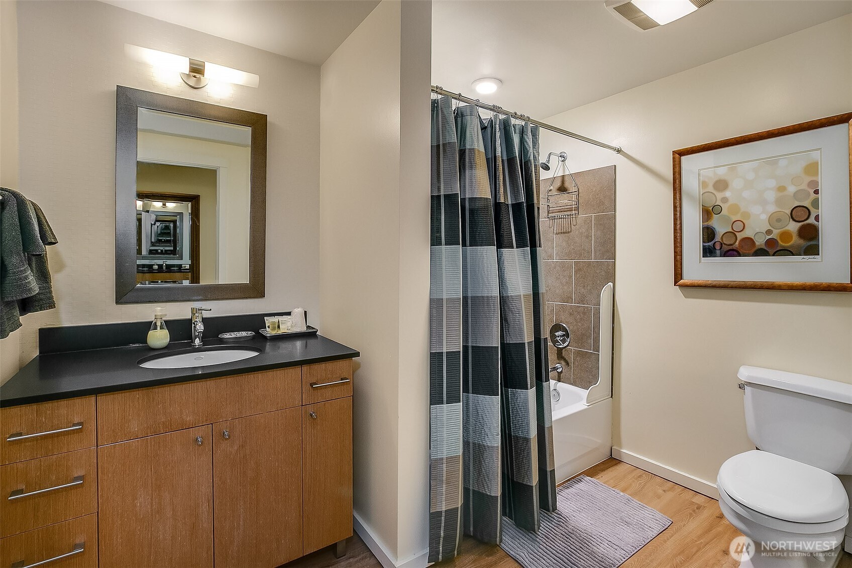 76 Cedar Street Seattle WA 98121