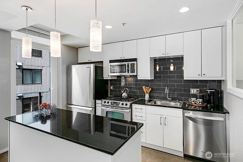 76 Cedar Street Seattle WA 98121
