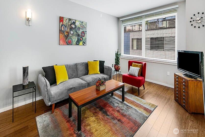 76 Cedar Street Seattle WA 98121