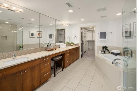 9123 NE Juanita Drive Kirkland WA 98034