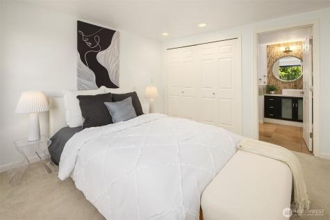 379 100th Avenue NE Bellevue WA 98004