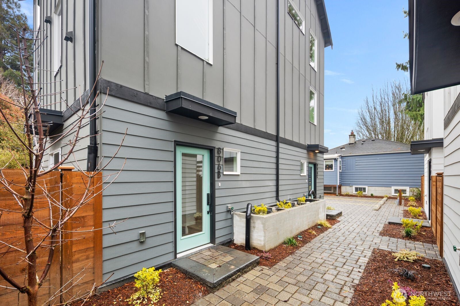 806 S Rose Street Seattle WA 98108