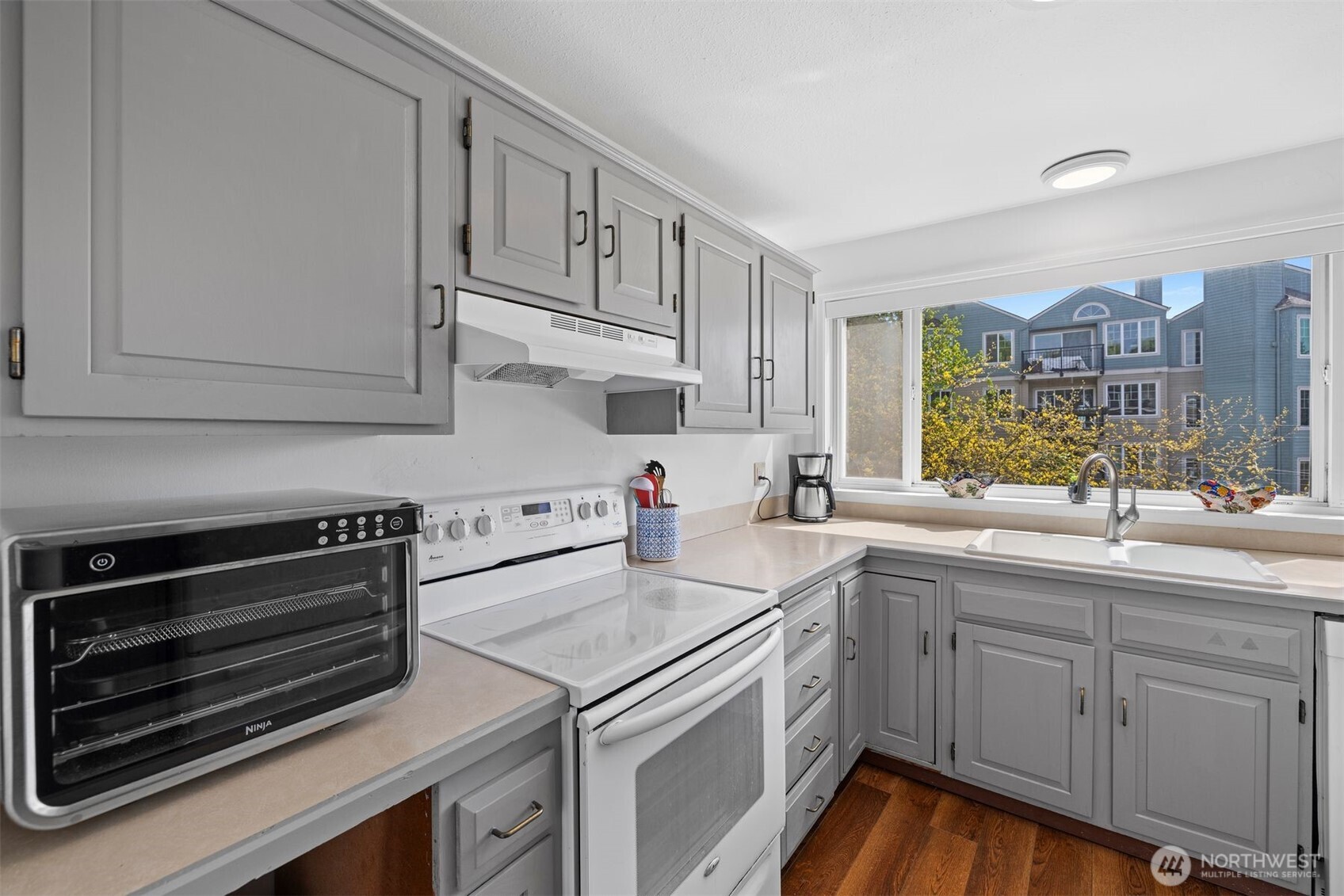 303 13th Avenue E Seattle WA 98102
