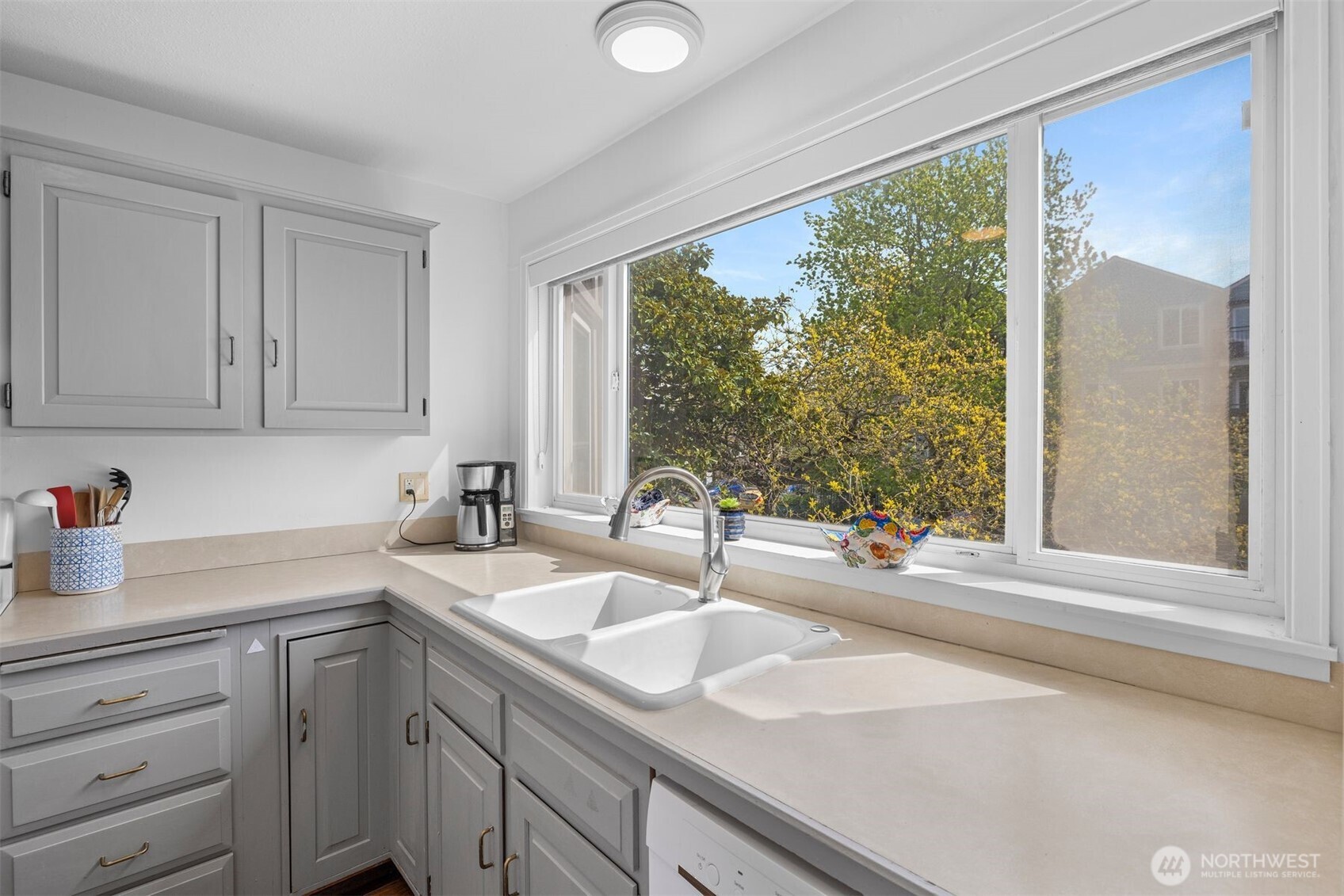 303 13th Avenue E Seattle WA 98102